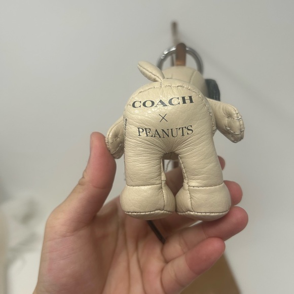 COACH X PEANUTS SNOOPY COLLECTIBLE BAG CHARM - Picture 5 of 7